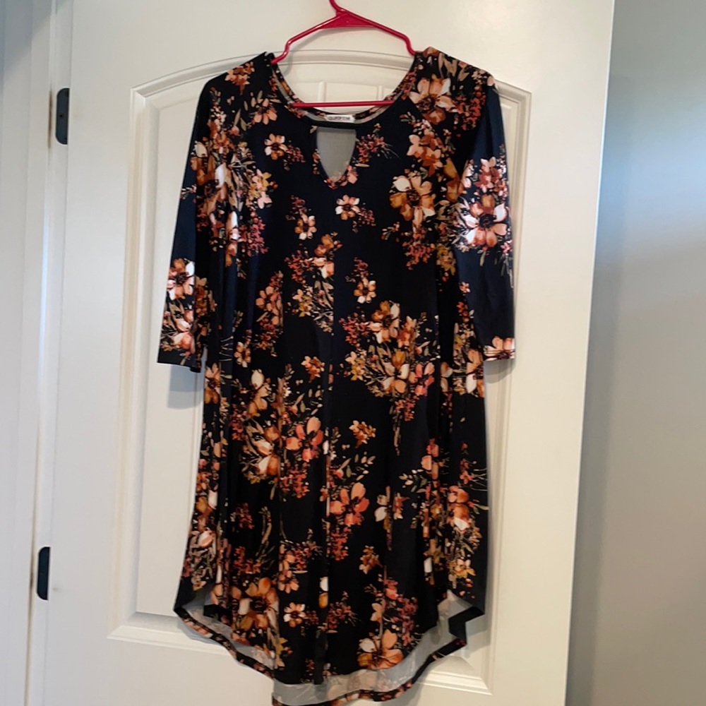 Women’s black floral tunic